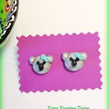 Orecchini a bottone in argento sterling con koala e opale / Gioielli