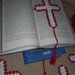Segnalibro all'uncinetto Croce bomboniera con cordoncino e napina idea regalo