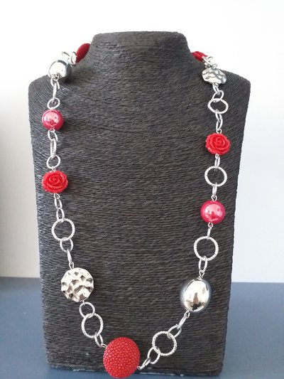 Collana lunga con catena e resine Collana lunga con catena e resine