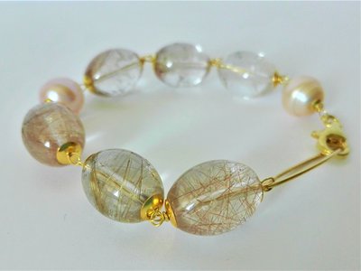 BRACCIALE IN QUARZO RUTILATO, PERLE E ARGENTO BRACCIALE IN QUARZO RUTILATO, PERLE E ARGENTO