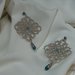 Orecchini in pizzo chiacchierino color argento con pietre dure celesti fatti a mano in Firenze