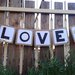 festone decorativo "LOVE" a tema viaggio,festone amore con cuori,decorazioni matrimonio,tavolo confetti,sposi,carta kraft,decorazioni da muro,wedding banner