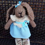 Coniglietta di maglia in lana