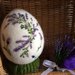 Uovo decorato con fiori di lavanda