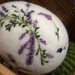 Uovo decorato con fiori di lavanda