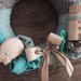 Ghirlanda, fiocco nascita bimbo e bimba, personalizzabile con nome in gesso ceramico. Per annunciare la nascita o come decorazione per la cameretta. 