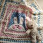Copertina a uncinetto ricamata  in lana rosa celeste  regalo nascita battesimo coperta lavorata a mano  