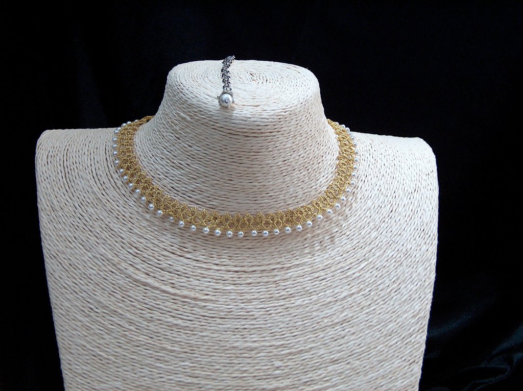 Girocollo con ciondolo oro 18 kt e smalti , scritta Rivalta