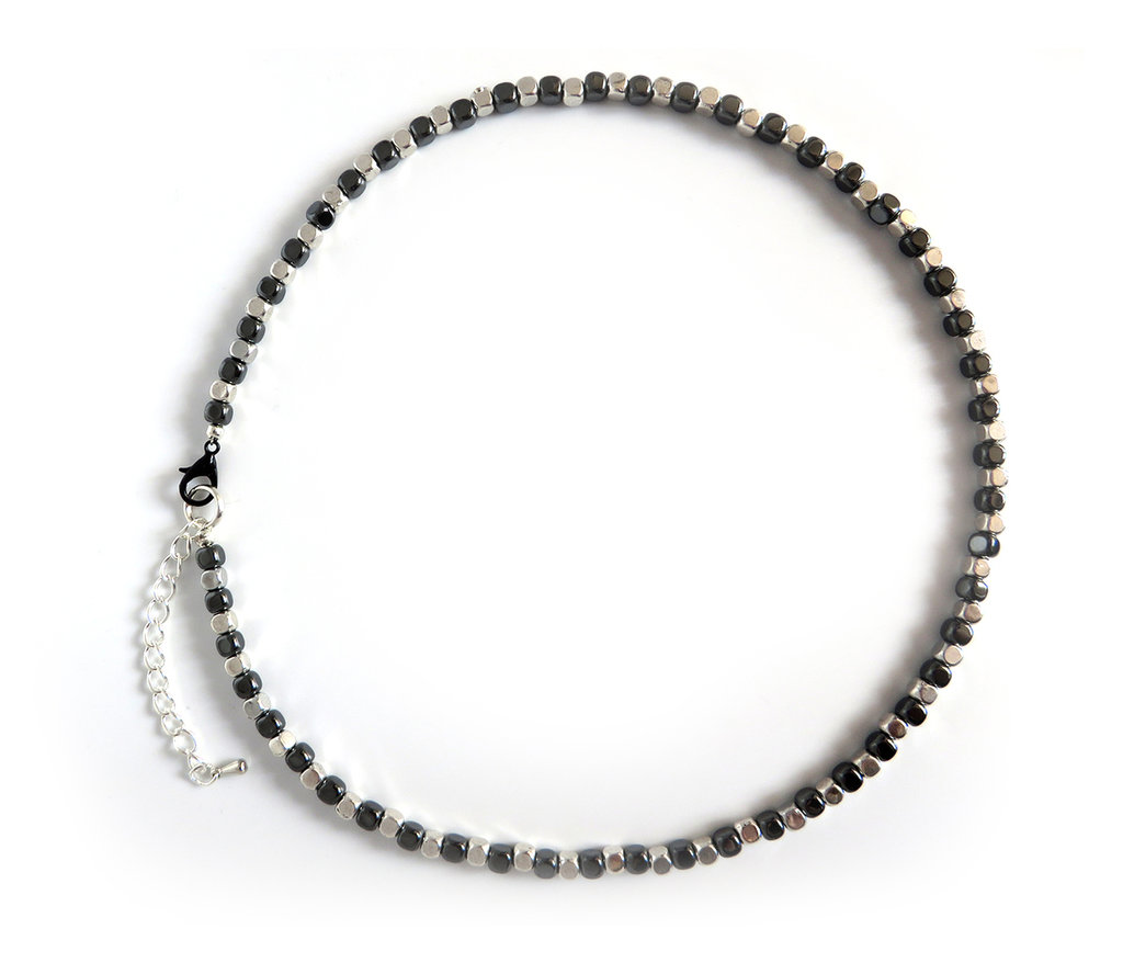 Collana uomo girocollo perline in Ematite a cubi nero e argento luc... su MissHobby