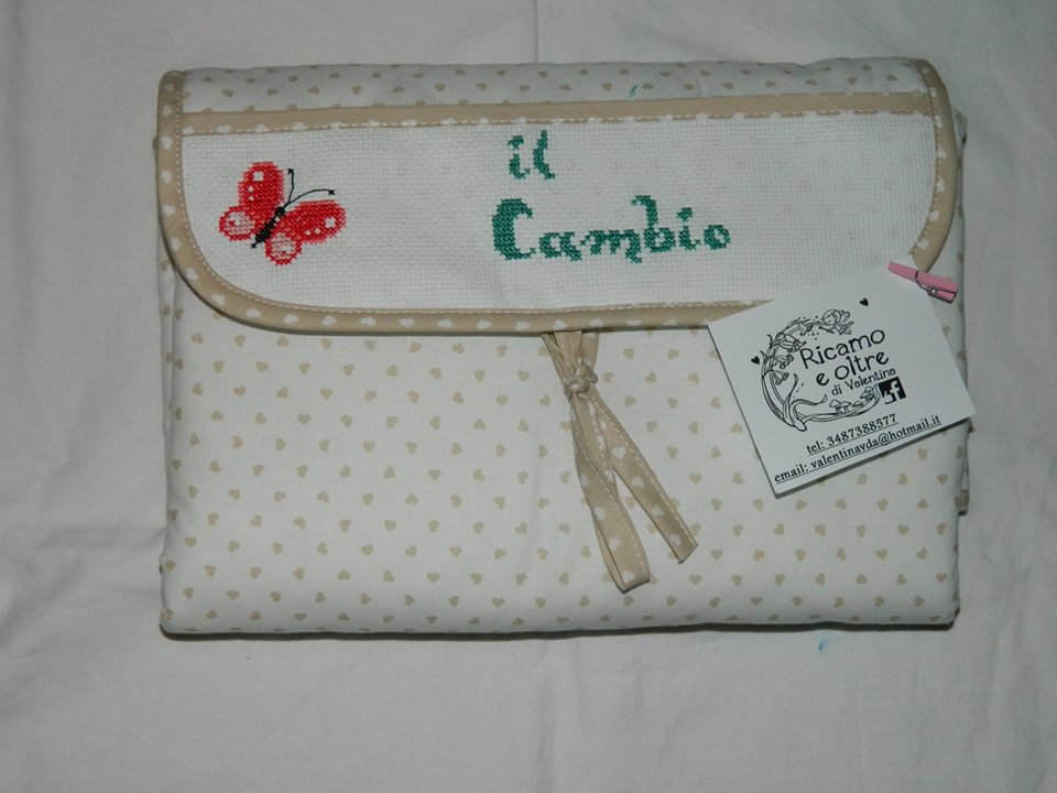 Fasciatoio Portatile Riutilizzabile Con Cuscino Integrato E Tasca – Pratico Kit Cambio Pannolino Da Viaggio – Morbido E Lavabile (Piccoli Fiori Freschi) - 3