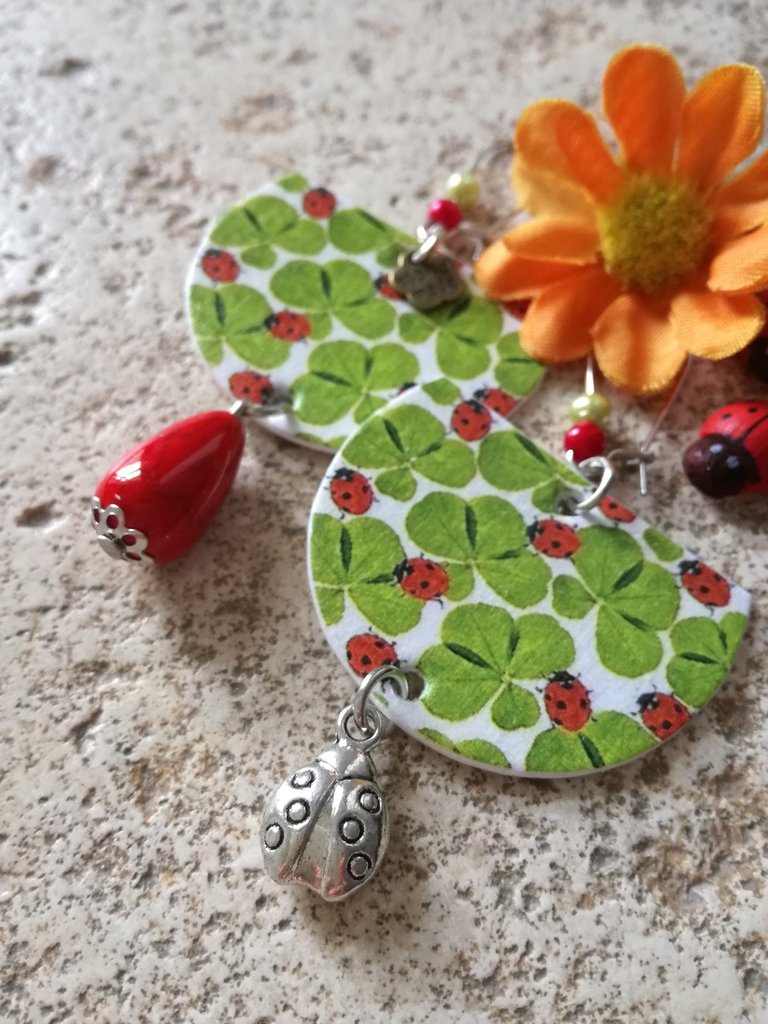 Braccialetto verde su misura con ciondolo mano di Fatima porta fortuna
