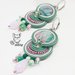 Orecchini verdi e rosa con cabochon artigianale e tondi in agata verde striata - orecchini soutache 