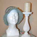 cappello verde oliva lana e cotone laminato interamente fatto a mano  con tecnica uncinetto adatto ragazza stile boho