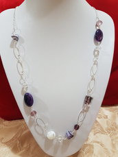 collana lunga viola con agata piatta e mezzi cristalli