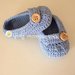 Scarpine mocassini per neonati, azzurro con bottoncino in legno, realizzate in 100% cotone italiano. 