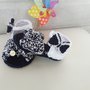 Scarpine sandaletti per neonata realizzate in cotone con uncinetto portafortuna neonato