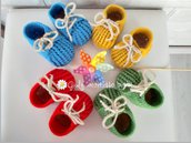 Scarpine per neonati, realizzate in lana con uncinetto. Portafortuna VERDE