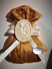 Bomboniere comunione  bambino bimbo sacchetto bronzo con applicazione medaglione 