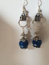 orecchini pendenti con perle bleu