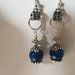 orecchini pendenti con perle bleu