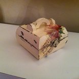 Scatola in legno portaoggetti, portafedi regalo decorata in decoupage