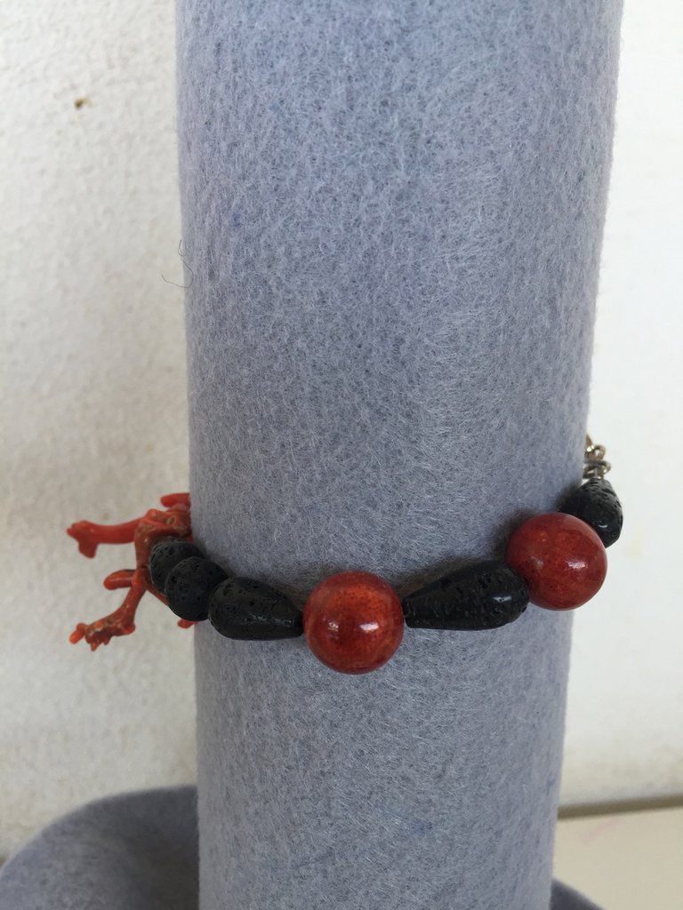 Bracciale In Pietra Lavica Fatto A Mano Con Angelo Custode - Portafortuna E Protettore - Regalo Per Amici E Famiglia