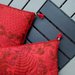 Cuscino rosso con nappine "Boho"