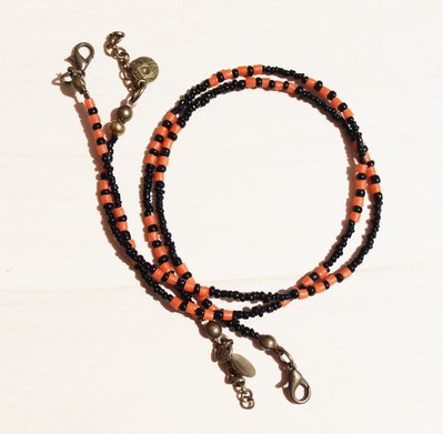 Bracciale coppia, braccialetti unisex arancio e neri, Murano vintage perline a mano, krobo vetro riciclato perline artigianali dall'Africa, bracciale due fili Bracciale coppia, braccialetti unisex arancio e neri, Murano vintage perline a mano, krobo vetro riciclato perline artigianali dall'Africa, bracciale due fili