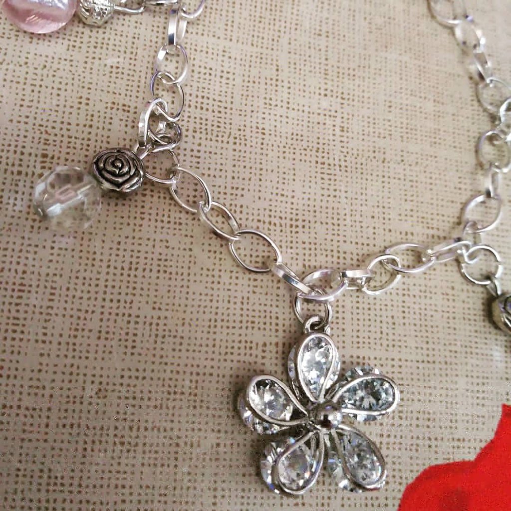 Bracciale da donna in acciaio inossidabile con ciondolo a forma di fiore e catena sottile - Italia