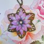 Collana fatta a mano con fiore viola grande 