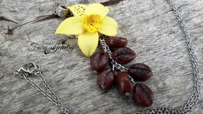 Collana fiore di vaniglia con chicchi di caffè realizzati a mano in fimo gioielli bigiotteria artigianale fiori Collana fiore di vaniglia con chicchi di caffè realizzati a mano in fimo gioielli bigiotteria artigianale fiori