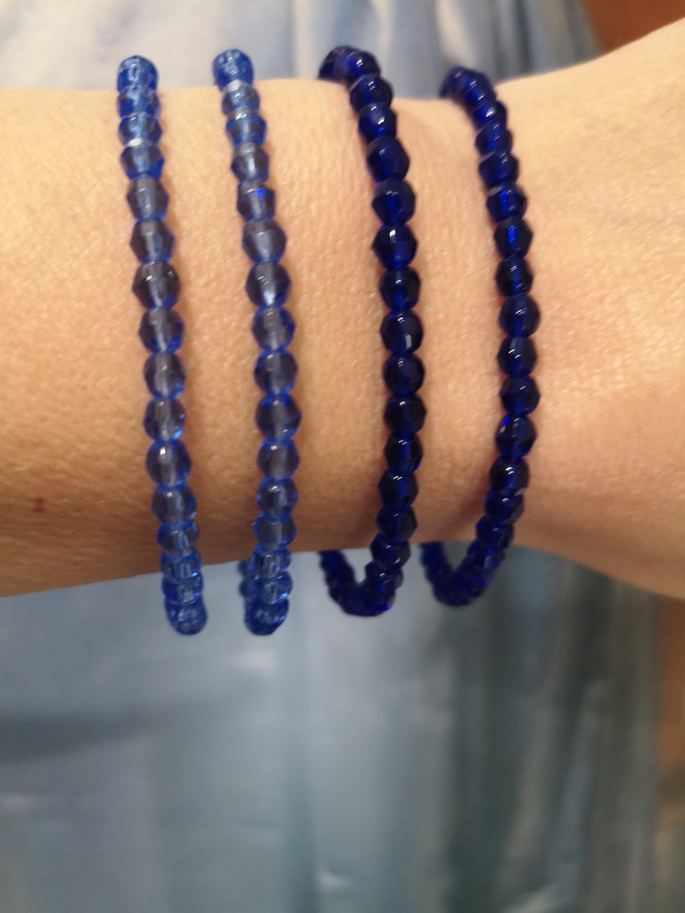 5 Braccialetti Elastici Oro Con Perline E Croce – Set Impilabile Fashion Donna