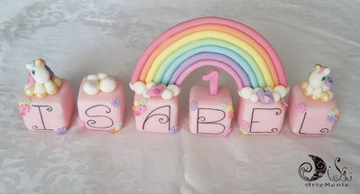 Cake topper cubi con orsetti in scala arcobaleno 8 cubi 8 lettere