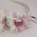 cerchietto bimba con applicazioni bottone e petali tranciati panna e rosa. Coroncina cerimonia e non, realizzata a mano