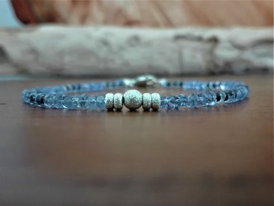 BRACCIALE IN TANZANITE, SPINELLO E ARGENTO BRACCIALE IN TANZANITE, SPINELLO E ARGENTO
