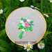 Ricamo in telaio - embroidery - tema floreale - bouquet di fiori - rose bianche, rosa e grigie - handmade