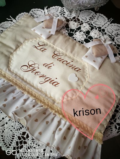 Copri forno stile shabby ricamato beige e cuoricini Copri forno stile shabby ricamato beige e cuoricini
