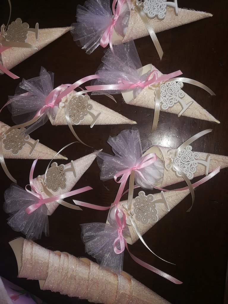 coni portaconfetti segnaposto personalizzabile con confetti - Feste ...