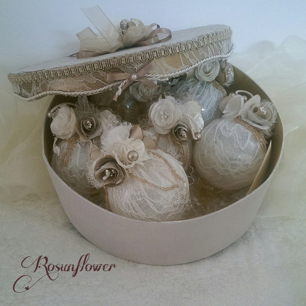 Palline di Natale shabby chic, decorazioni, ornamenti in pizzo, bom