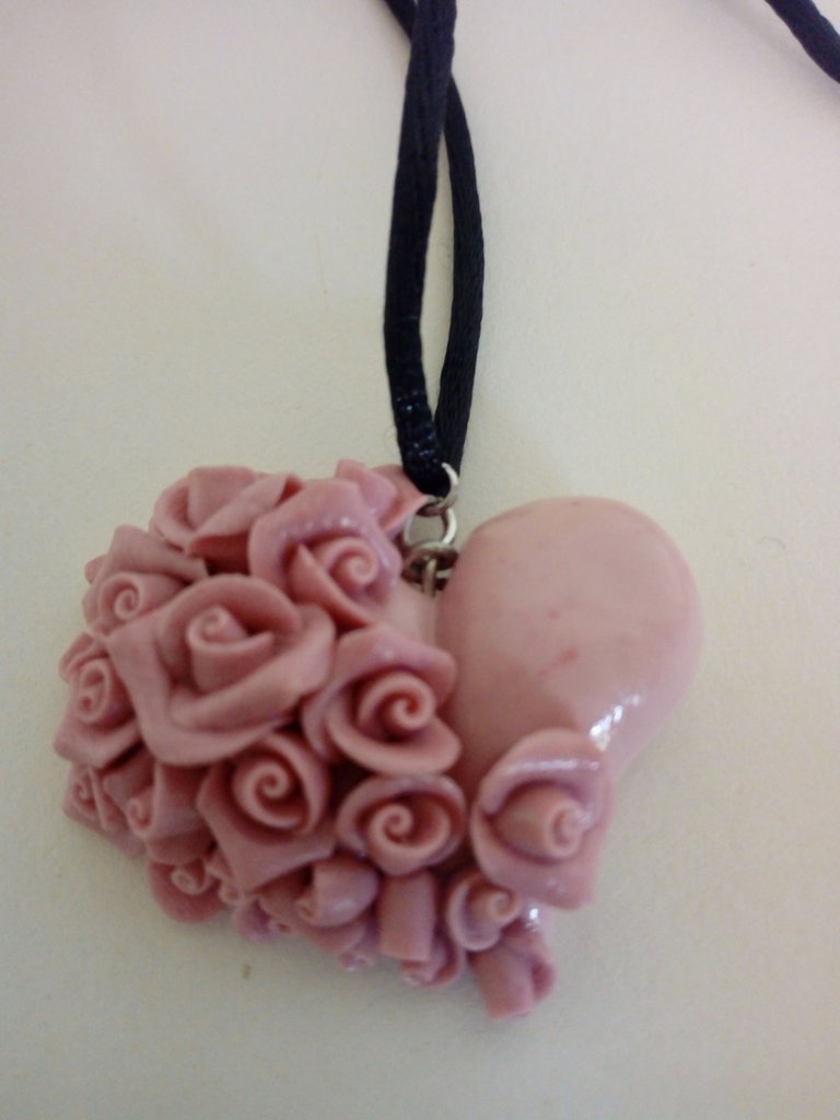Collana in oro giallo 18k con ciondolo cuore bombato lucido | GV