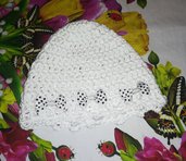 Cappellino  in cotone realizzato ad uncinetto 