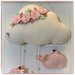 Fiocco nascita nuvola in cotone bianco decorata con roselline e tre balene sui toni del rosa
