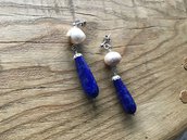 Orecchino lungo elegante con goccia in lapislazzuli e perla australiana coltivata