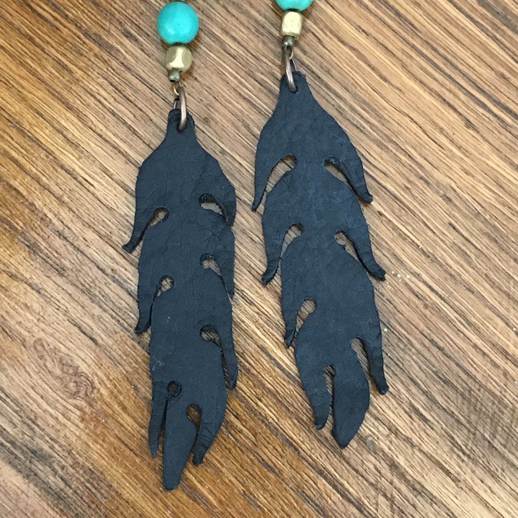 Orecchini con nappa in pelle e pietra turchese: pendenti boho in rame anticato - Italia