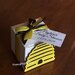 Bomboniera Scatolina fatta a mano Portaconfetti tema ape alveare personalizzato,nascita,battesimo,baby shower,compleanno dell'apertura,festa dell'ape,gadget fine festa,scatoline bianche,targhette personalizzate,nero e giallo