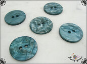 5 bottoni mm.21, in resina colore verde petrolio, cangianti effetto madreperla, attaccatura 2 fori 