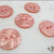 5 bottoni mm.21, in resina colore rosa salmone, cangianti effetto madreperla, attaccatura 2 fori 