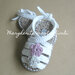 Sandali bianchi neonata/bambina - fasce incrociate alla caviglia - due fiori - uncinetto - Battesimo