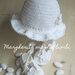 Cappellino/cappello bimba bianco con fiore e laccetto panna - uncinetto - Battesimo