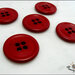 5 grandi bottoni mm.27, in poliestere lucido,  colore rosso ciliegia, attaccatura a 4 fori 